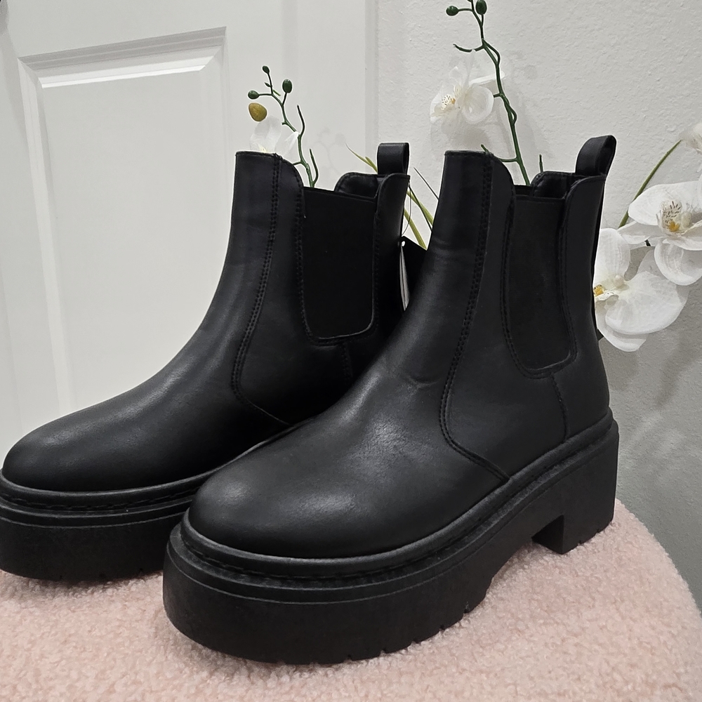 Forever 21 Black Chunky Ankle Boots